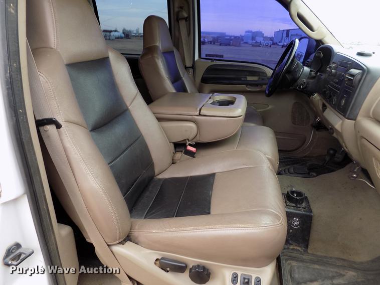 image for item FH9064 2005 Ford F350 Super Duty Crew Cab flatbed pickup truck