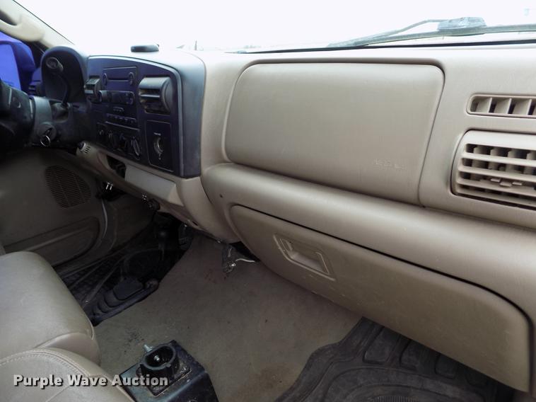 image for item FH9064 2005 Ford F350 Super Duty Crew Cab flatbed pickup truck