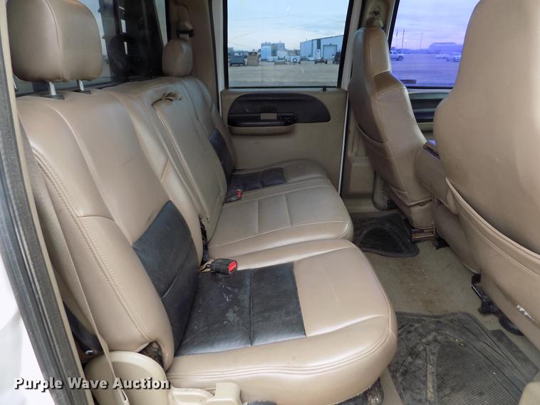 image for item FH9064 2005 Ford F350 Super Duty Crew Cab flatbed pickup truck