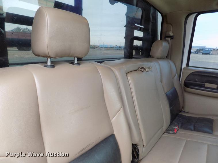 image for item FH9064 2005 Ford F350 Super Duty Crew Cab flatbed pickup truck