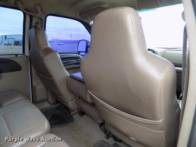 image for item FH9064 2005 Ford F350 Super Duty Crew Cab flatbed pickup truck