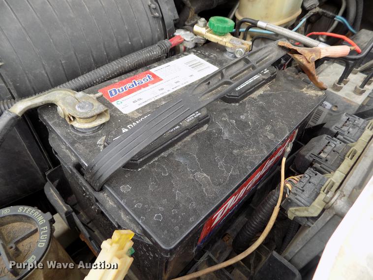 image for item FH9064 2005 Ford F350 Super Duty Crew Cab flatbed pickup truck