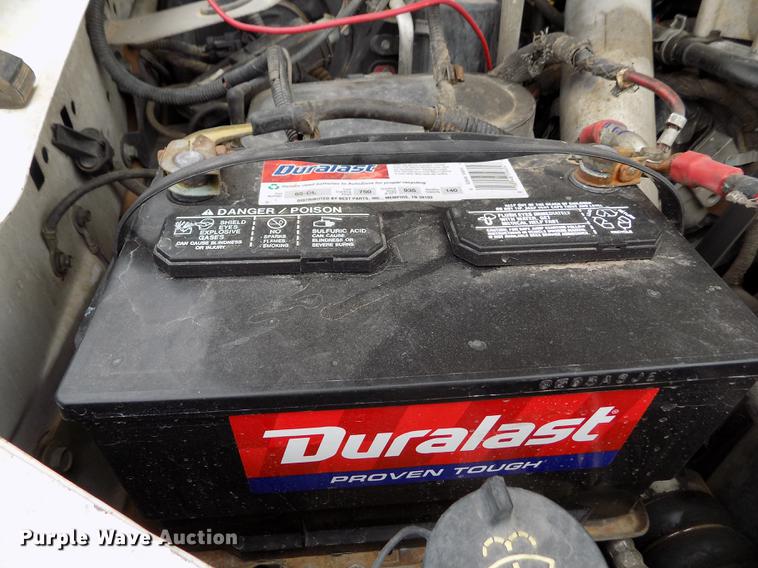 image for item FH9064 2005 Ford F350 Super Duty Crew Cab flatbed pickup truck