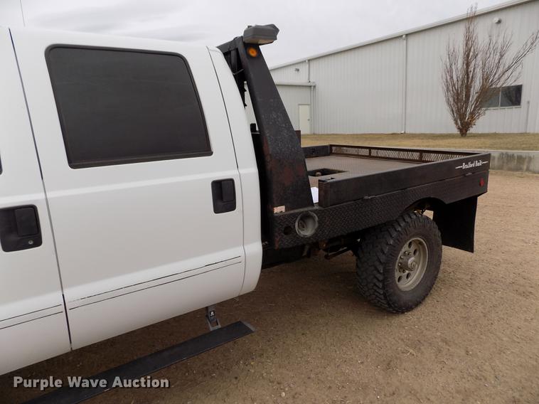 image for item FH9064 2005 Ford F350 Super Duty Crew Cab flatbed pickup truck