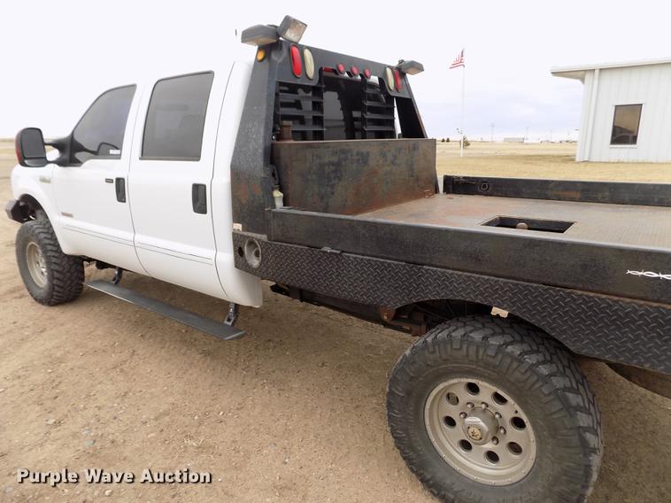 image for item FH9064 2005 Ford F350 Super Duty Crew Cab flatbed pickup truck
