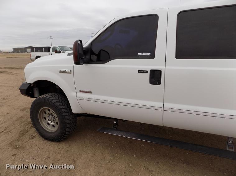 image for item FH9064 2005 Ford F350 Super Duty Crew Cab flatbed pickup truck