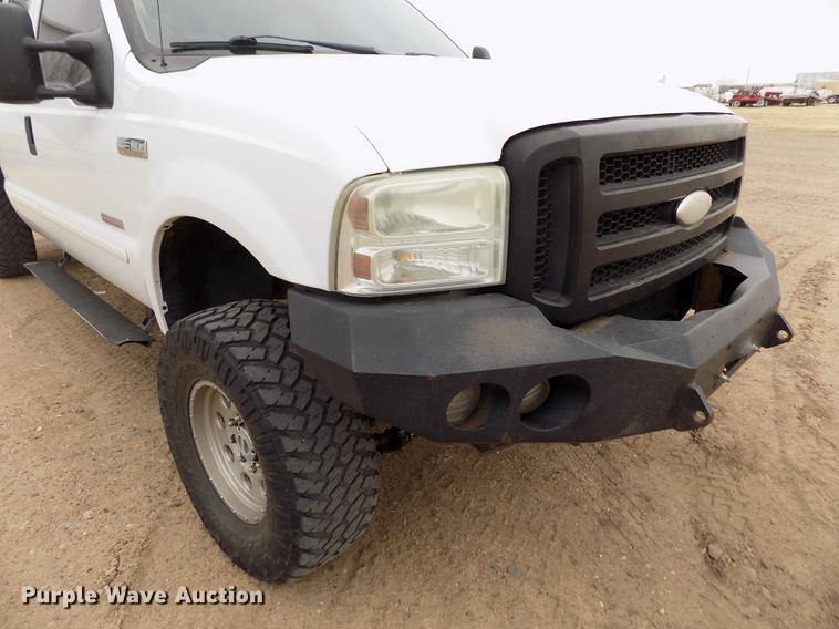 image for item FH9064 2005 Ford F350 Super Duty Crew Cab flatbed pickup truck