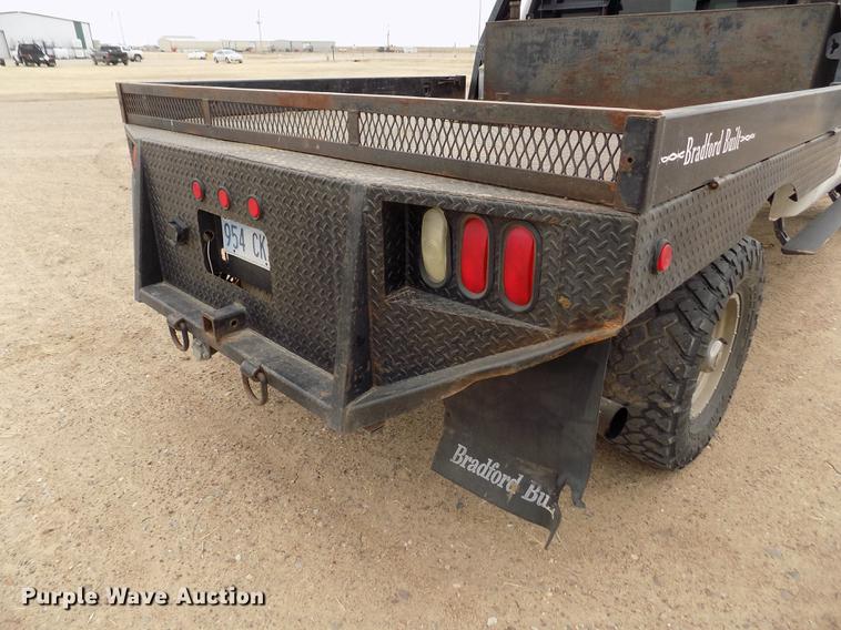 image for item FH9064 2005 Ford F350 Super Duty Crew Cab flatbed pickup truck