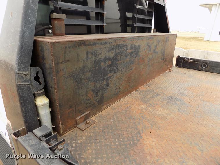 image for item FH9064 2005 Ford F350 Super Duty Crew Cab flatbed pickup truck