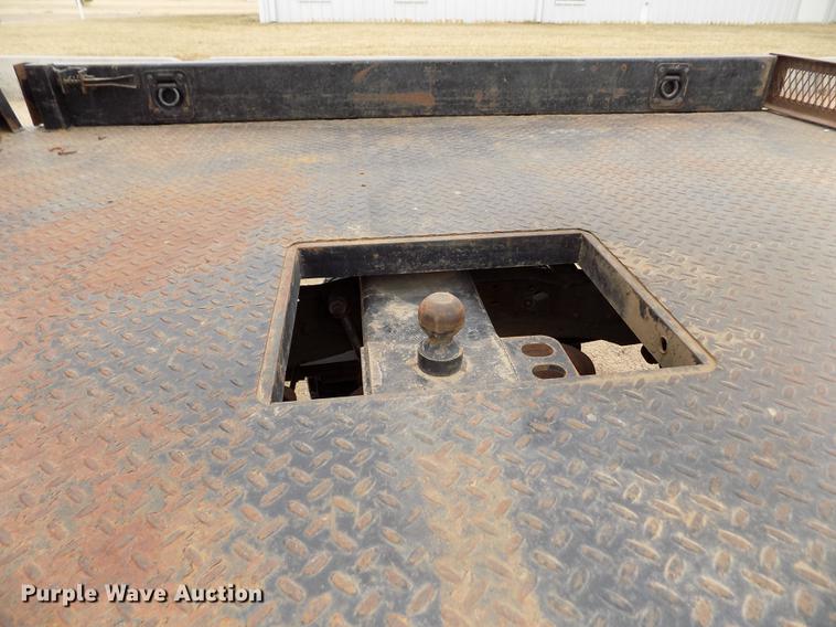 image for item FH9064 2005 Ford F350 Super Duty Crew Cab flatbed pickup truck