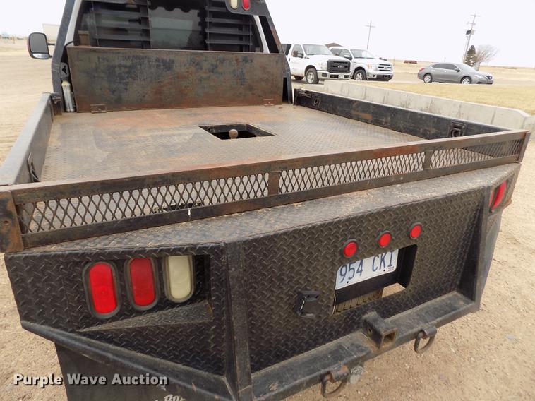image for item FH9064 2005 Ford F350 Super Duty Crew Cab flatbed pickup truck