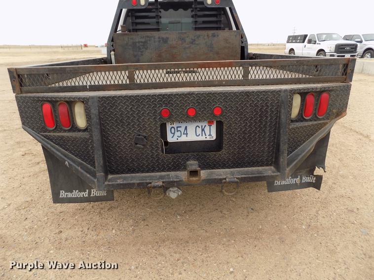 image for item FH9064 2005 Ford F350 Super Duty Crew Cab flatbed pickup truck