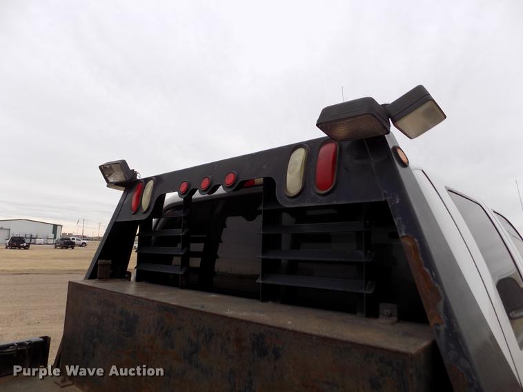 image for item FH9064 2005 Ford F350 Super Duty Crew Cab flatbed pickup truck