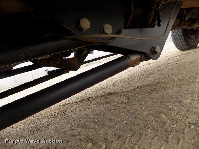 image for item FH9064 2005 Ford F350 Super Duty Crew Cab flatbed pickup truck