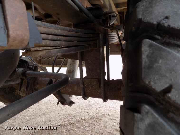 image for item FH9064 2005 Ford F350 Super Duty Crew Cab flatbed pickup truck