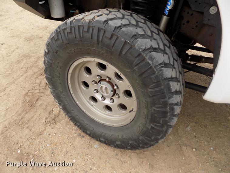 image for item FH9064 2005 Ford F350 Super Duty Crew Cab flatbed pickup truck