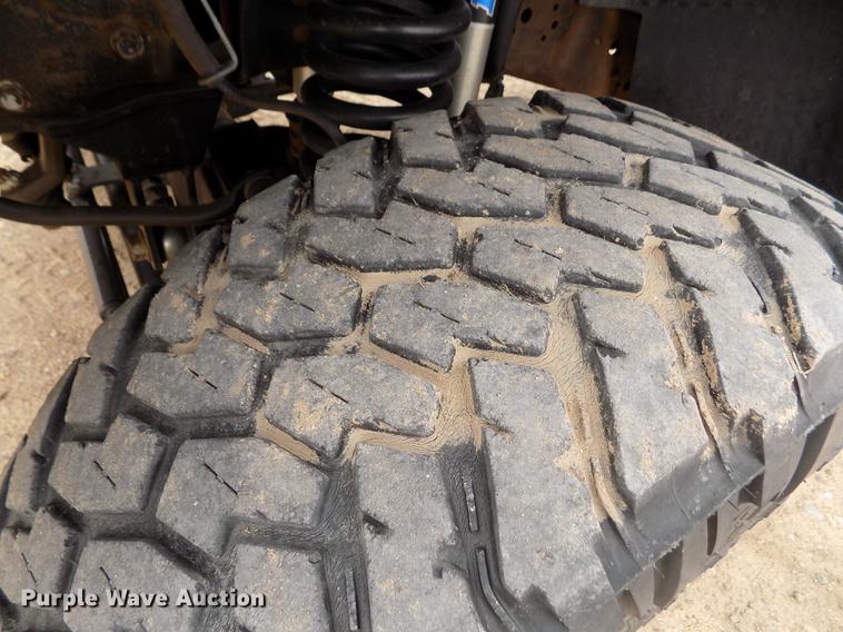 image for item FH9064 2005 Ford F350 Super Duty Crew Cab flatbed pickup truck