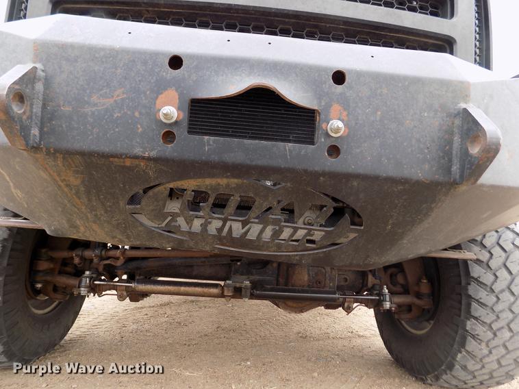 image for item FH9064 2005 Ford F350 Super Duty Crew Cab flatbed pickup truck