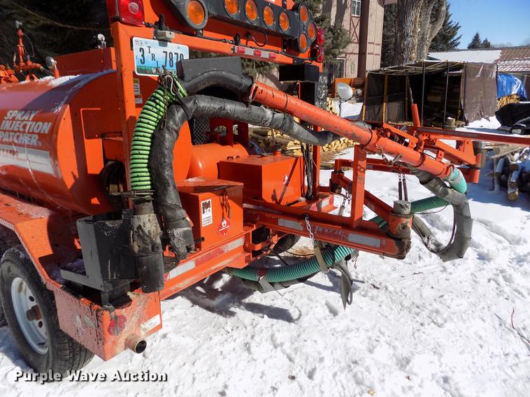 image for item FH9104 2005 Crafco Magnum spray injection patcher