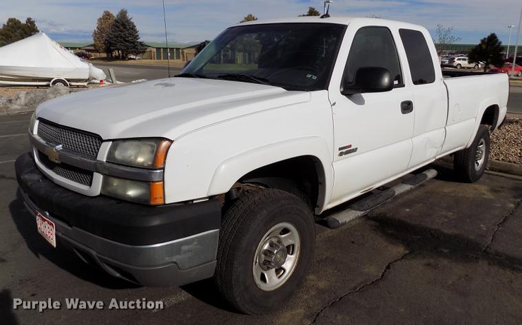 image for item FH9154 2004 Chevrolet Silverado 3500 LS Ext. Cab pickup truck