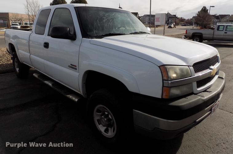 image for item FH9154 2004 Chevrolet Silverado 3500 LS Ext. Cab pickup truck