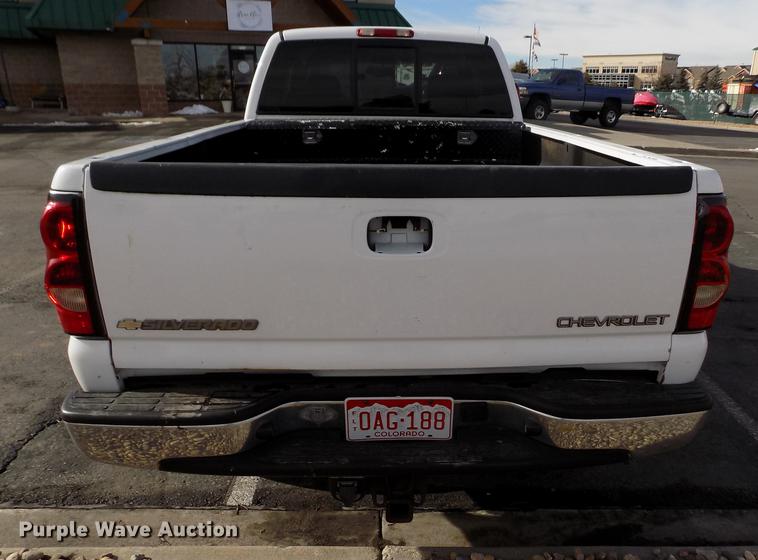 image for item FH9154 2004 Chevrolet Silverado 3500 LS Ext. Cab pickup truck