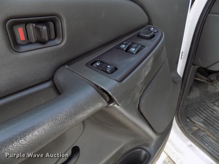 image for item FH9154 2004 Chevrolet Silverado 3500 LS Ext. Cab pickup truck