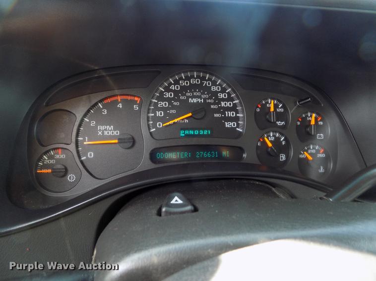 image for item FH9154 2004 Chevrolet Silverado 3500 LS Ext. Cab pickup truck