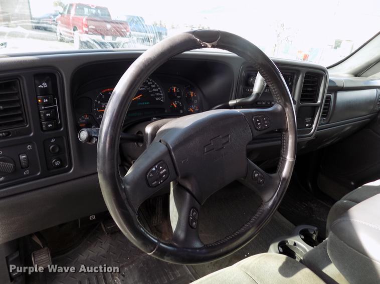 image for item FH9154 2004 Chevrolet Silverado 3500 LS Ext. Cab pickup truck