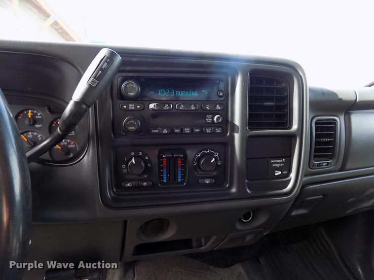 image for item FH9154 2004 Chevrolet Silverado 3500 LS Ext. Cab pickup truck