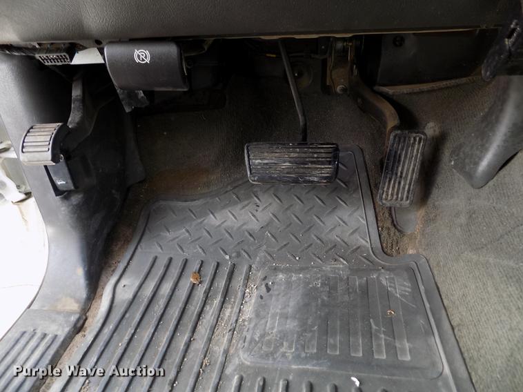 image for item FH9154 2004 Chevrolet Silverado 3500 LS Ext. Cab pickup truck