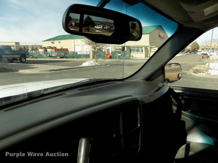 image for item FH9154 2004 Chevrolet Silverado 3500 LS Ext. Cab pickup truck