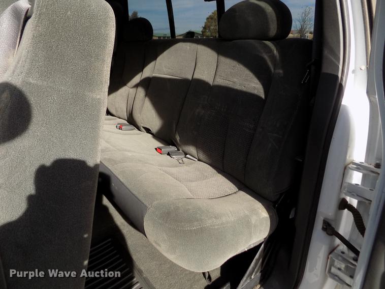 image for item FH9154 2004 Chevrolet Silverado 3500 LS Ext. Cab pickup truck