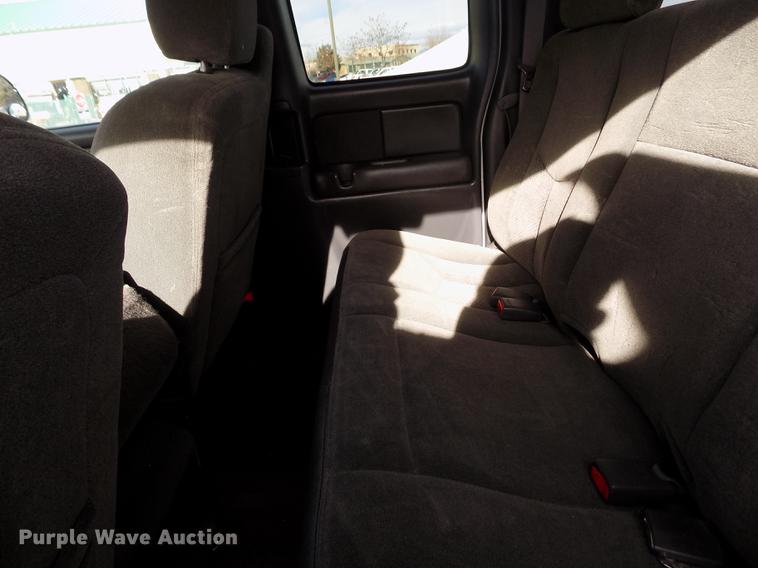 image for item FH9154 2004 Chevrolet Silverado 3500 LS Ext. Cab pickup truck