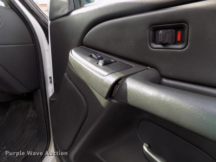 image for item FH9154 2004 Chevrolet Silverado 3500 LS Ext. Cab pickup truck