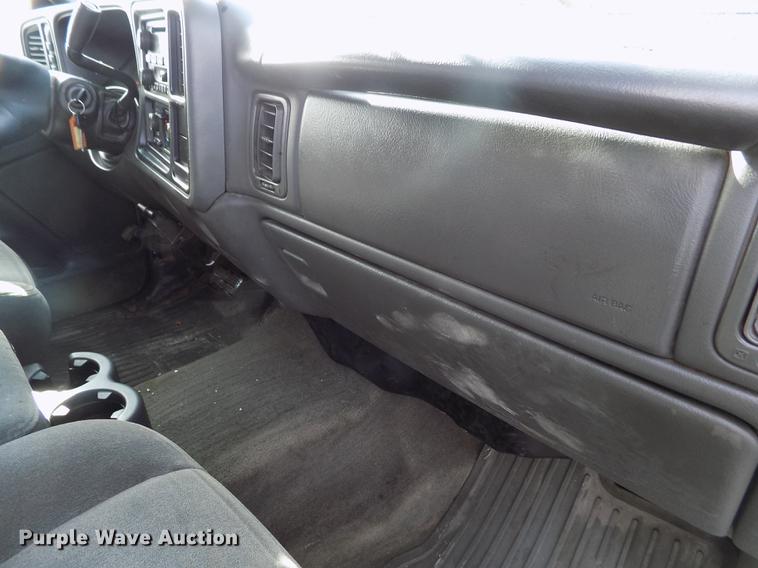 image for item FH9154 2004 Chevrolet Silverado 3500 LS Ext. Cab pickup truck