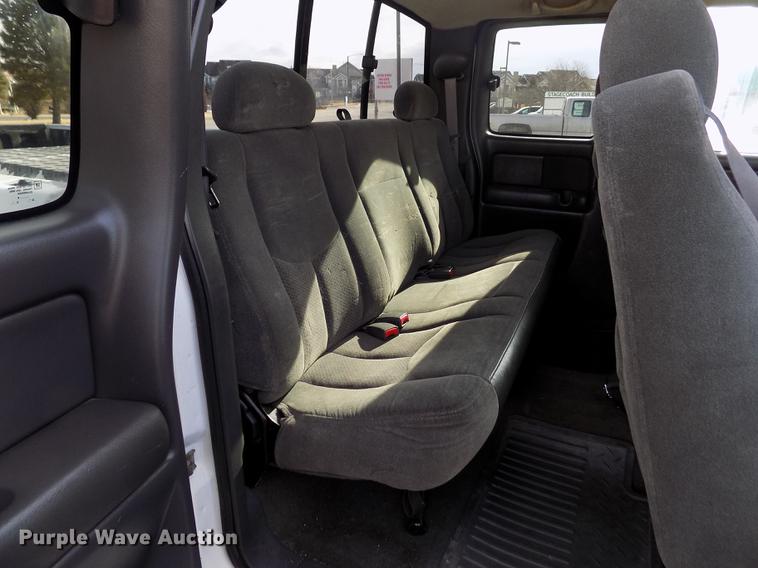 image for item FH9154 2004 Chevrolet Silverado 3500 LS Ext. Cab pickup truck