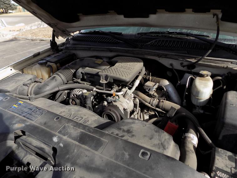 image for item FH9154 2004 Chevrolet Silverado 3500 LS Ext. Cab pickup truck