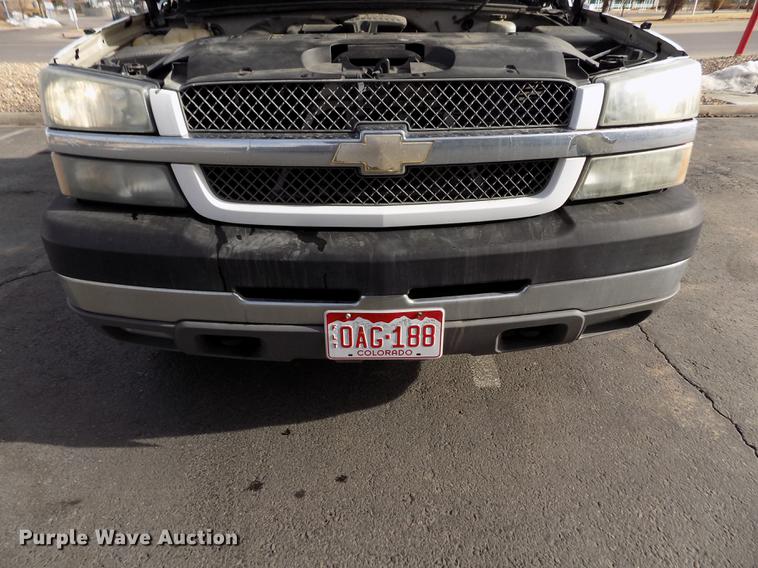 image for item FH9154 2004 Chevrolet Silverado 3500 LS Ext. Cab pickup truck