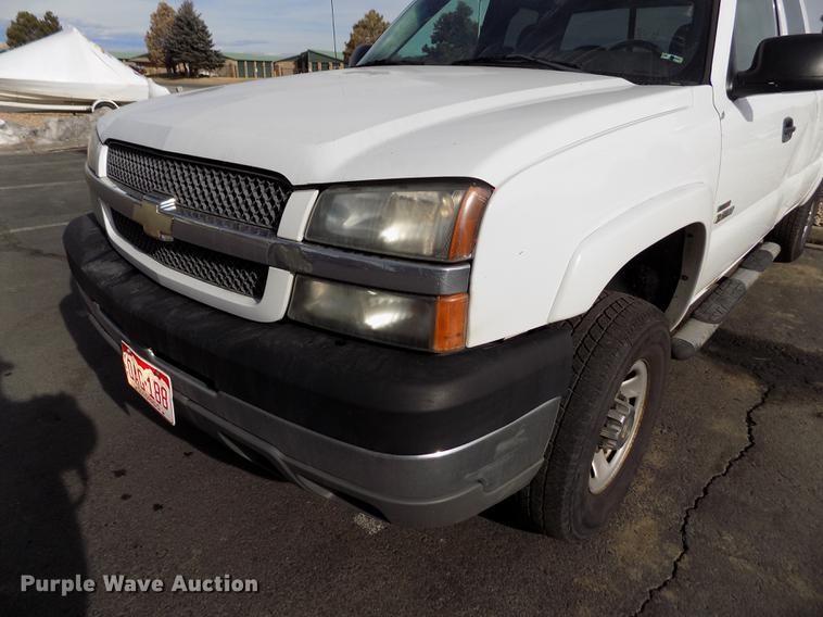 image for item FH9154 2004 Chevrolet Silverado 3500 LS Ext. Cab pickup truck