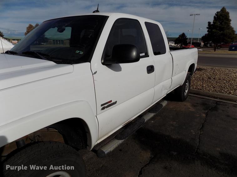 image for item FH9154 2004 Chevrolet Silverado 3500 LS Ext. Cab pickup truck