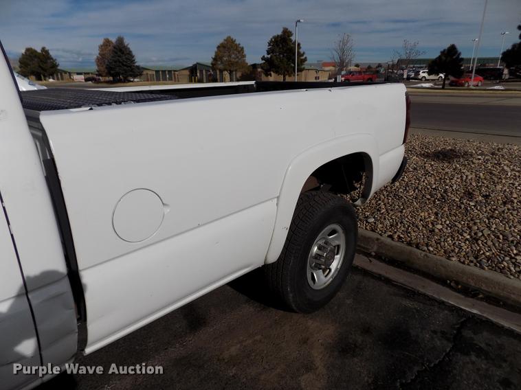 image for item FH9154 2004 Chevrolet Silverado 3500 LS Ext. Cab pickup truck