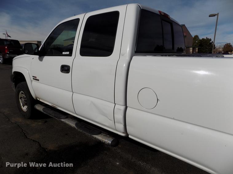 image for item FH9154 2004 Chevrolet Silverado 3500 LS Ext. Cab pickup truck