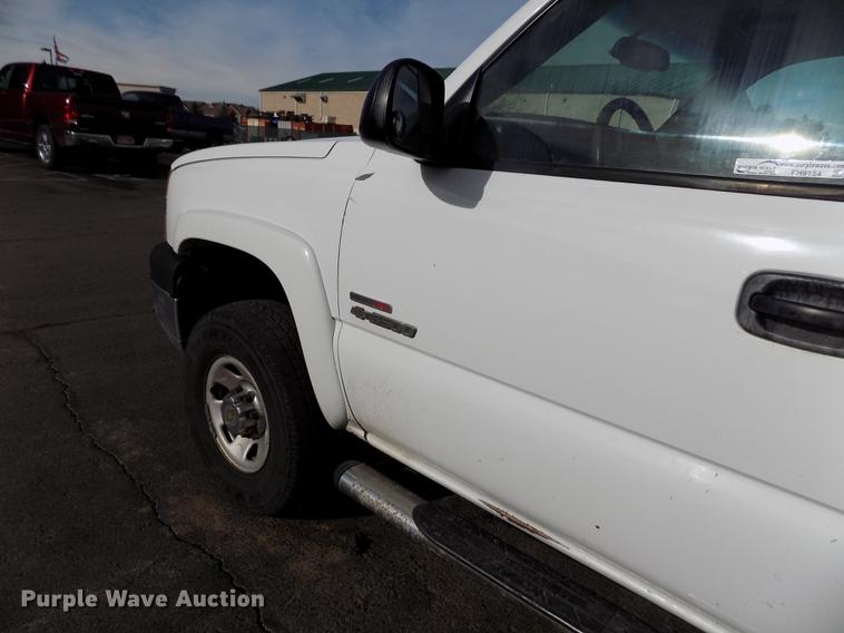 image for item FH9154 2004 Chevrolet Silverado 3500 LS Ext. Cab pickup truck