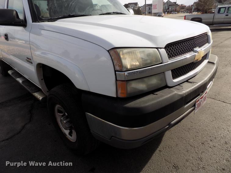 image for item FH9154 2004 Chevrolet Silverado 3500 LS Ext. Cab pickup truck