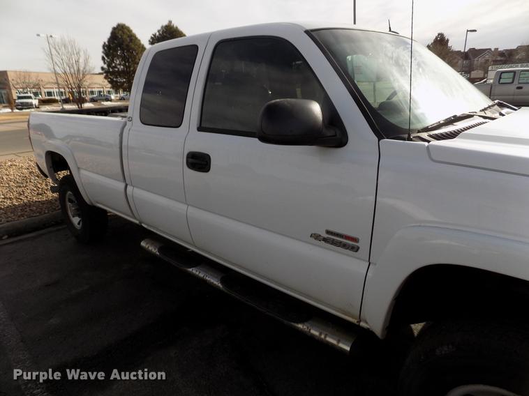 image for item FH9154 2004 Chevrolet Silverado 3500 LS Ext. Cab pickup truck
