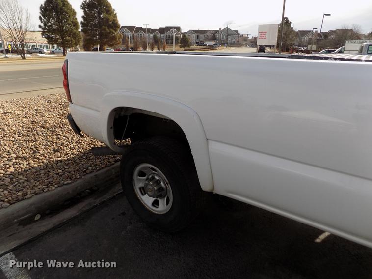 image for item FH9154 2004 Chevrolet Silverado 3500 LS Ext. Cab pickup truck