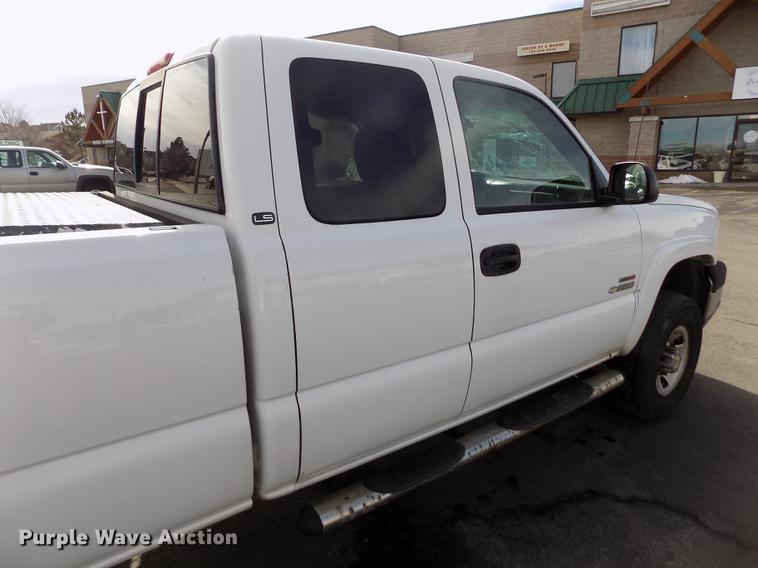 image for item FH9154 2004 Chevrolet Silverado 3500 LS Ext. Cab pickup truck