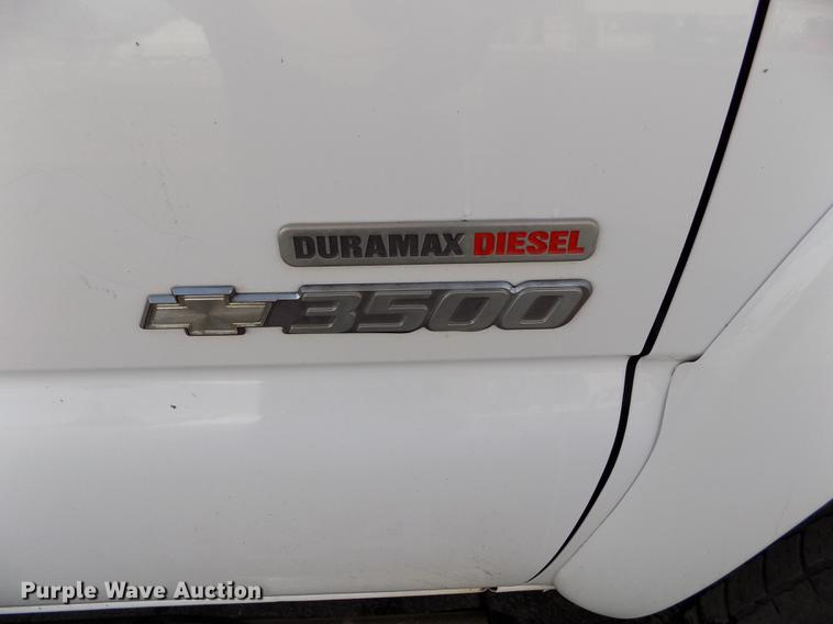 image for item FH9154 2004 Chevrolet Silverado 3500 LS Ext. Cab pickup truck