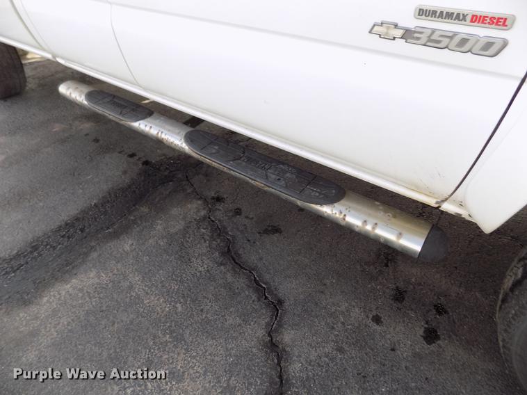 image for item FH9154 2004 Chevrolet Silverado 3500 LS Ext. Cab pickup truck